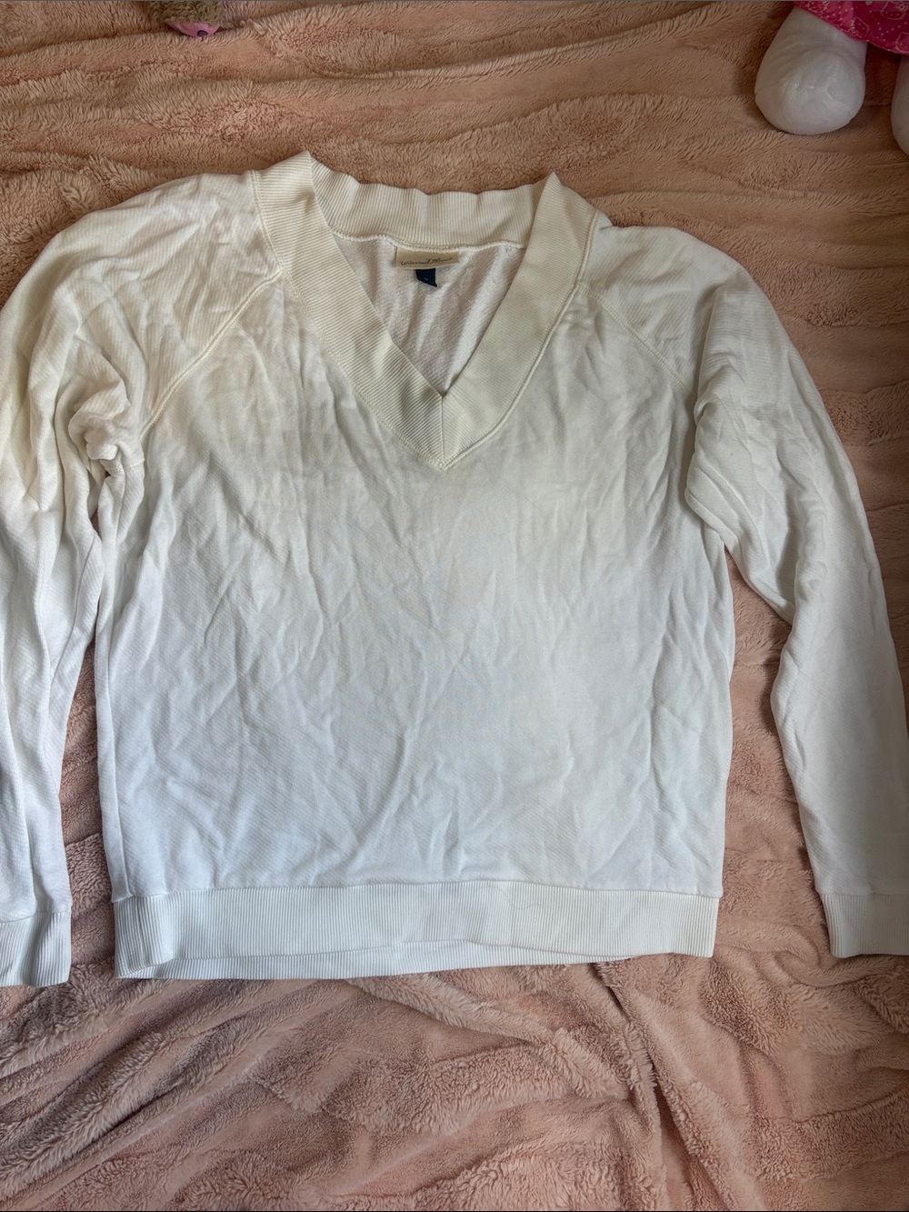 Universal Thread Cream V-Neck Sweater